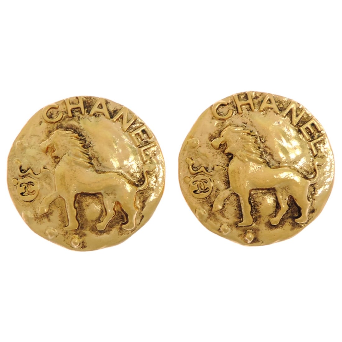 Chanel Lion Motif Women's Earrings GP: --- Catalog ---Category: SizeSize (HxWxD): 29.00mm x 29.00mm / 1.14'' x 1.14''Category: DesignType: Clip earringsGender: WomenMaterial: Gold platingCategory: GeneralBrand: ChanelCountry of Origin: Fra