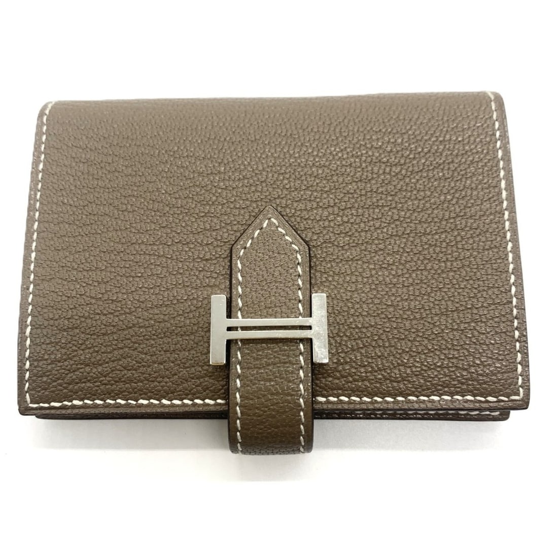 Hermes Bearn Card Case, Etoupe Chevre Leather, Women's: --- Catalog ---Category: DesignType: Card caseColor: Etoupe grayGender: WomenMaterial: Chevre leather Category: GeneralBrand: HermesCategory: Physical PropertiesWeight: 36g / 1.26oz.Size (HxWxD): 7cm 