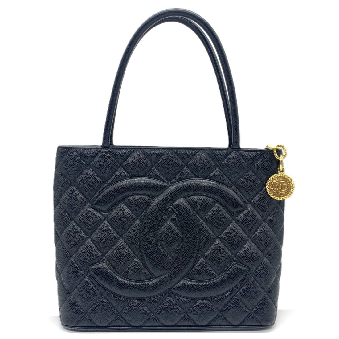 Chanel Reissue Tote Bag A01804 Caviar Leather Black Women's CHANEL: --- Catalog ---Category: SizeWeight: 780g / 1.71lb.Size (HxWxD): 24cm x 30cm x 14.5cm / 9.44'' x 11.81'' x 5.7''Handle Length: 17cm / 6.69''Category: DesignType: Tote bagColor: BlackGender: WomenClosu