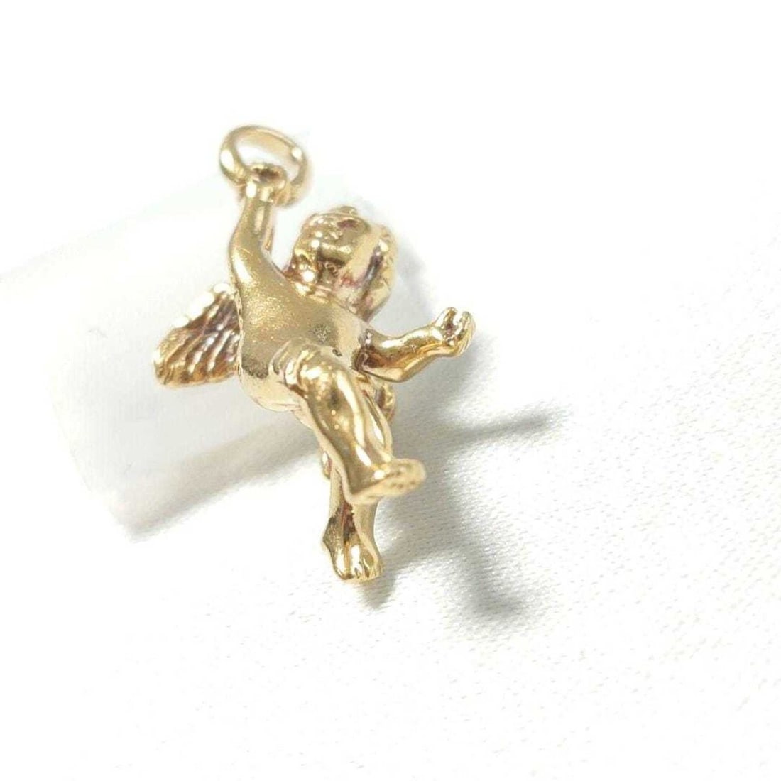 TIFFANY & Co. Cherubim Pendant Top 7572: --- Catalog ---Category: SizePendant Size: 26mm x 15.5mm / 1.02'' x 0.61''Category: DesignGender: WomenNecklace Type: PendantMaterial (Pendant): Yellow gold (18K)Category: GeneralBrand: Tiffany---