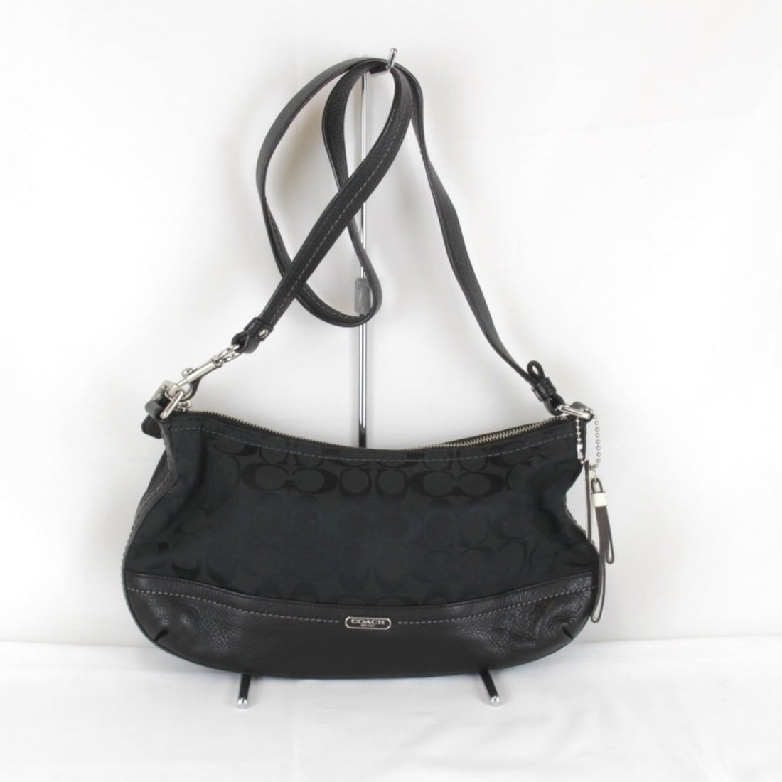 COACH F1380-F24028 Signature Pattern Shoulder Bag, Canvas Leather, Black, Women's: --- Catalog ---Category: SizeSize (HxWxD): 18cm x 35cm x 2cm / 7.08'' x 13.77'' x 0.78''Category: DesignType: Shoulder bagColor: BlackGender: WomenMaterial: Canvas , Leather Category: GeneralMPN: F138