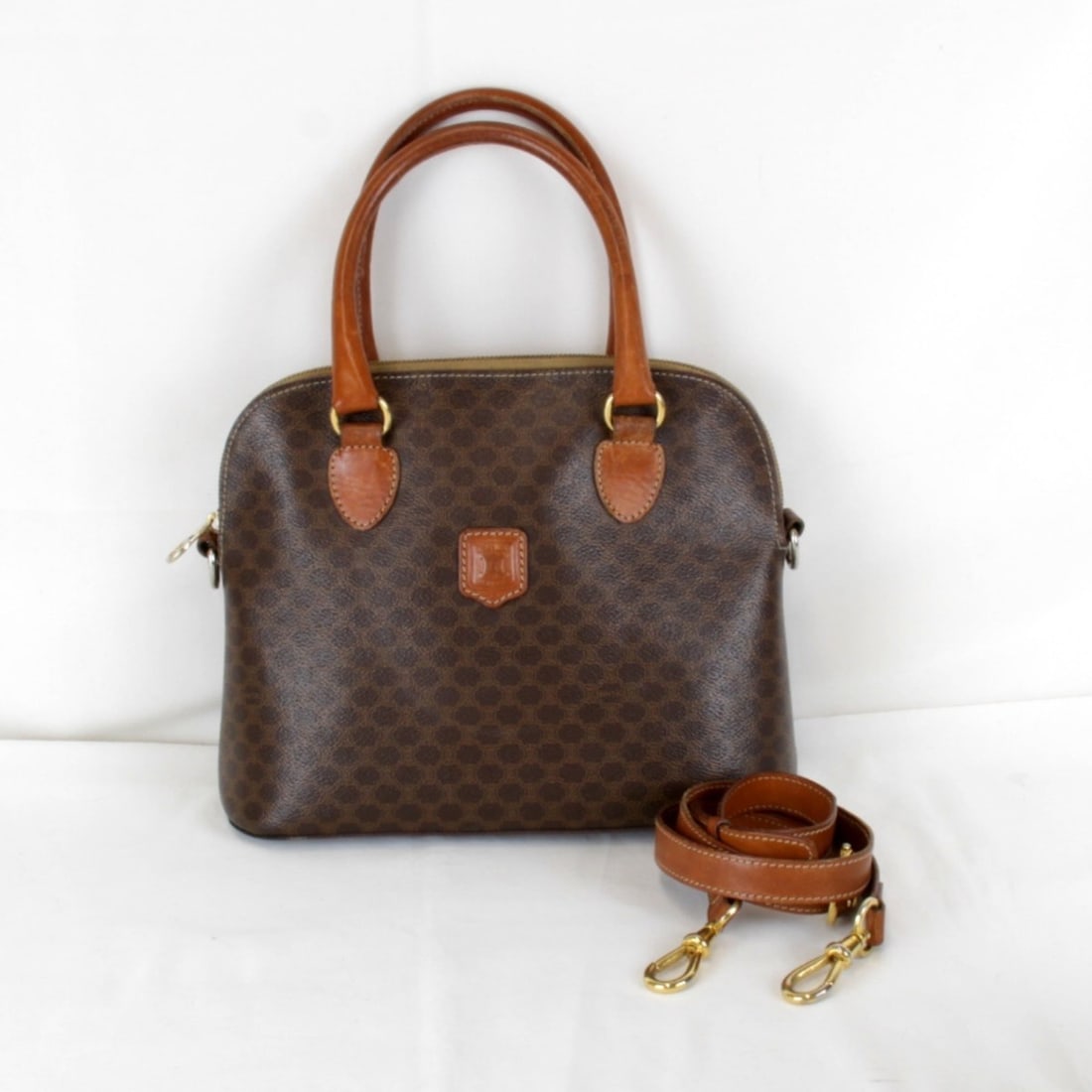 CELINE Macadam Strap Handbag, Leather, Brown, Women's: --- Catalog ---Category: SizeSize (HxWxD): 22cm x 29cm x 12cm / 8.66'' x 11.41'' x 4.72''Category: DesignType: HandbagColor: BrownGender: WomenMaterial: PVC , Leather Category: GeneralBrand: CelineCou