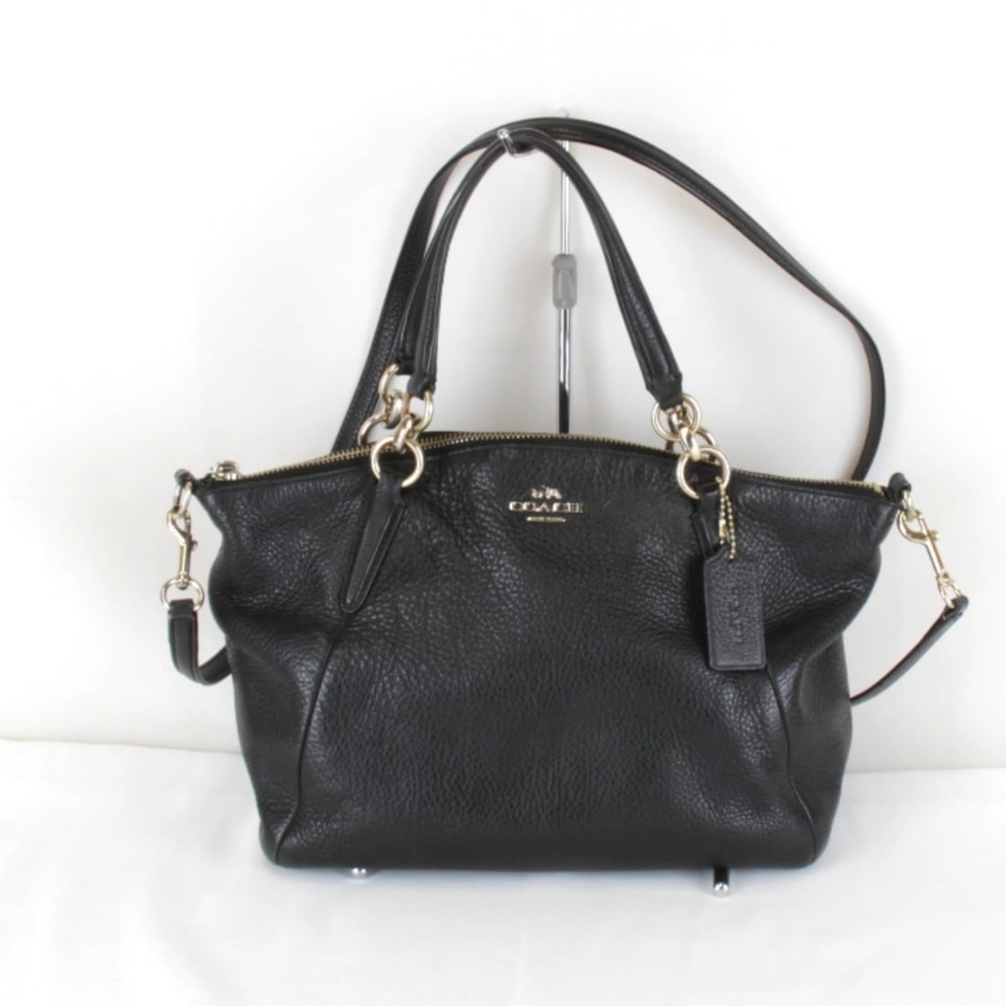COACH Small Kelsey Satchel Bag, Shoulder Leather, Black, Women's: --- Catalog ---Category: SizeSize (HxWxD): 21cm x 26cm x 9cm / 8.26'' x 10.23'' x 3.54''Strap Length: 1cm / 0.39''Category: DesignType: Shoulder bagColor: BlackGender: WomenMaterial: Leather Category: