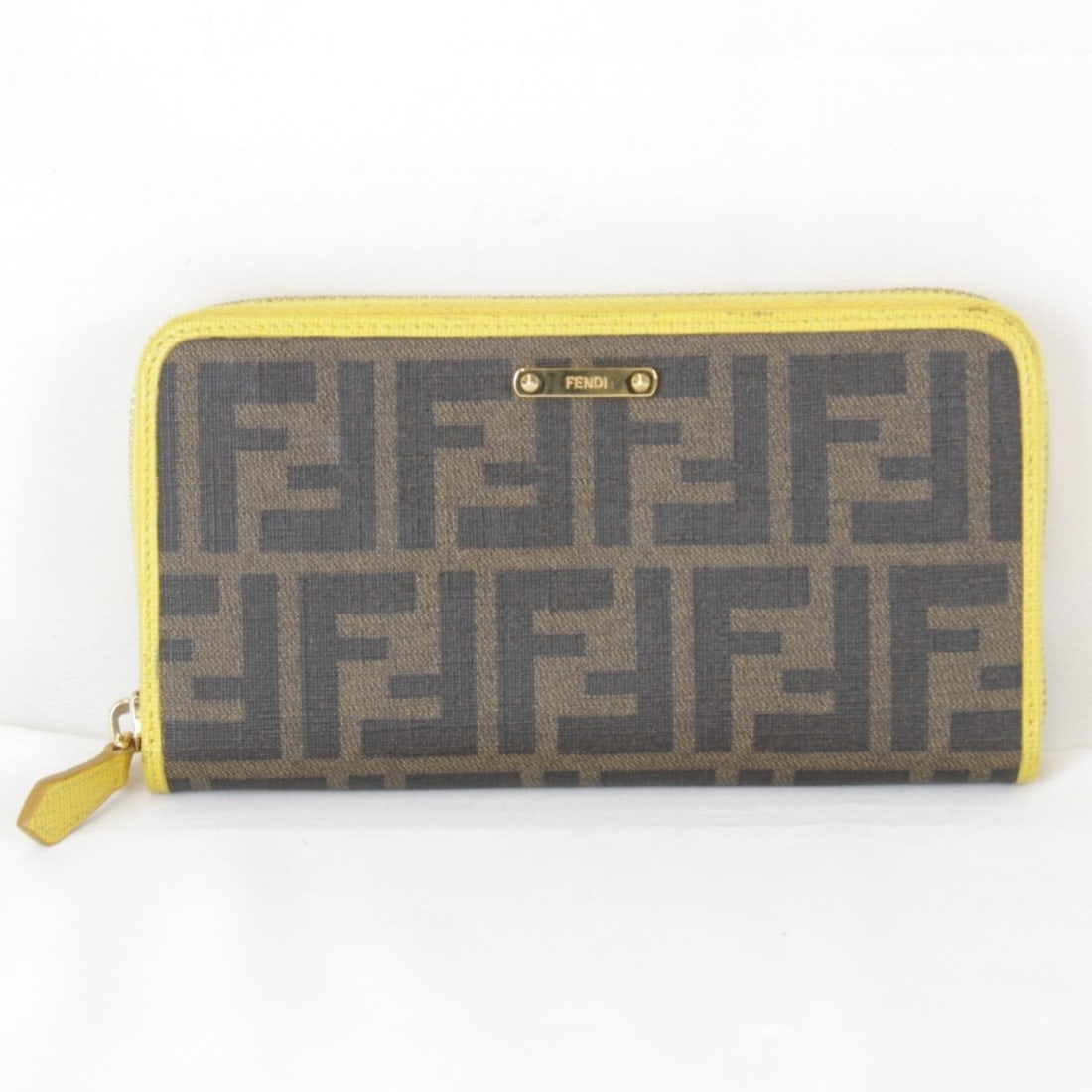 FENDI Zucca Round Long Wallet, Leather, Yellow x Brown, Women's: --- Catalog ---Category: SizeSize (HxWxD): 10cm x 18.5cm x 2.5cm / 3.93'' x 7.28'' x 0.98''Category: DesignType: Long wallet (bi-fold)Color: Brown, YellowGender: WomenMaterial: Leather Category: Gener