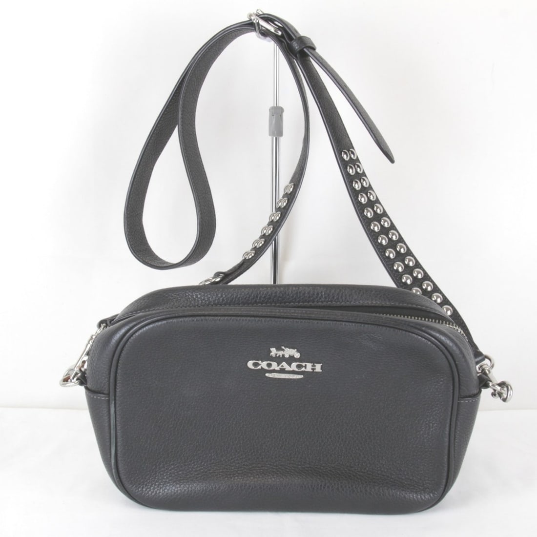 COACH Jamie Camera Bag Rivet G2361-CM176 Shoulder Leather Metal Black Women's: --- Catalog ---Category: SizeSize (HxWxD): 15.5cm x 27cm x 8cm / 6.1'' x 10.62'' x 3.14''Category: DesignType: Shoulder bagColor: BlackGender: WomenMaterial: Leather , Metal Category: GeneralMPN: G236