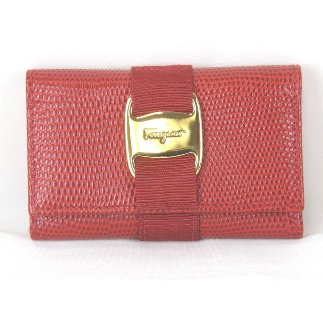 Salvatore Ferragamo Vara 6-Key Case, Leather, Red, Women's: --- Catalog ---Category: DesignType: KeycaseColor: Red colorGender: WomenMaterial: Leather Category: GeneralBrand: Salvatore FerragamoCountry of Origin: ItalyCategory: Physical PropertiesSize (HxWxD):