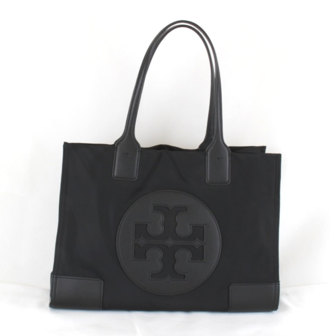 Tory Burch Ella Tote Bag, Nylon, Black, Women's: --- Catalog ---Category: SizeSize (HxWxD): 23cm x 34cm x 13cm / 9.05'' x 13.38'' x 5.11''Category: DesignType: Tote bagColor: BlackGender: WomenMaterial: Nylon Category: GeneralBrand: Tory Burch--- It