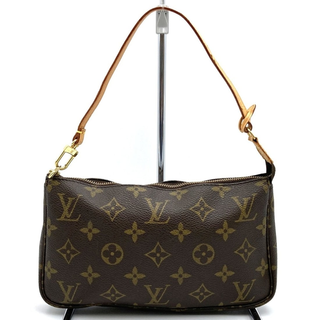 LOUIS VUITTON M51980 Handbag Pochette Accessoires Monogram Pouch for Women: --- Catalog ---Category: SizeSize (HxWxD): 12cm x 21cm x 3cm / 4.72'' x 8.26'' x 1.18''Category: DesignType: Handbag, Pochette, PouchColor: BrownGender: WomenMaterial: Monogram Category: GeneralMPN: M