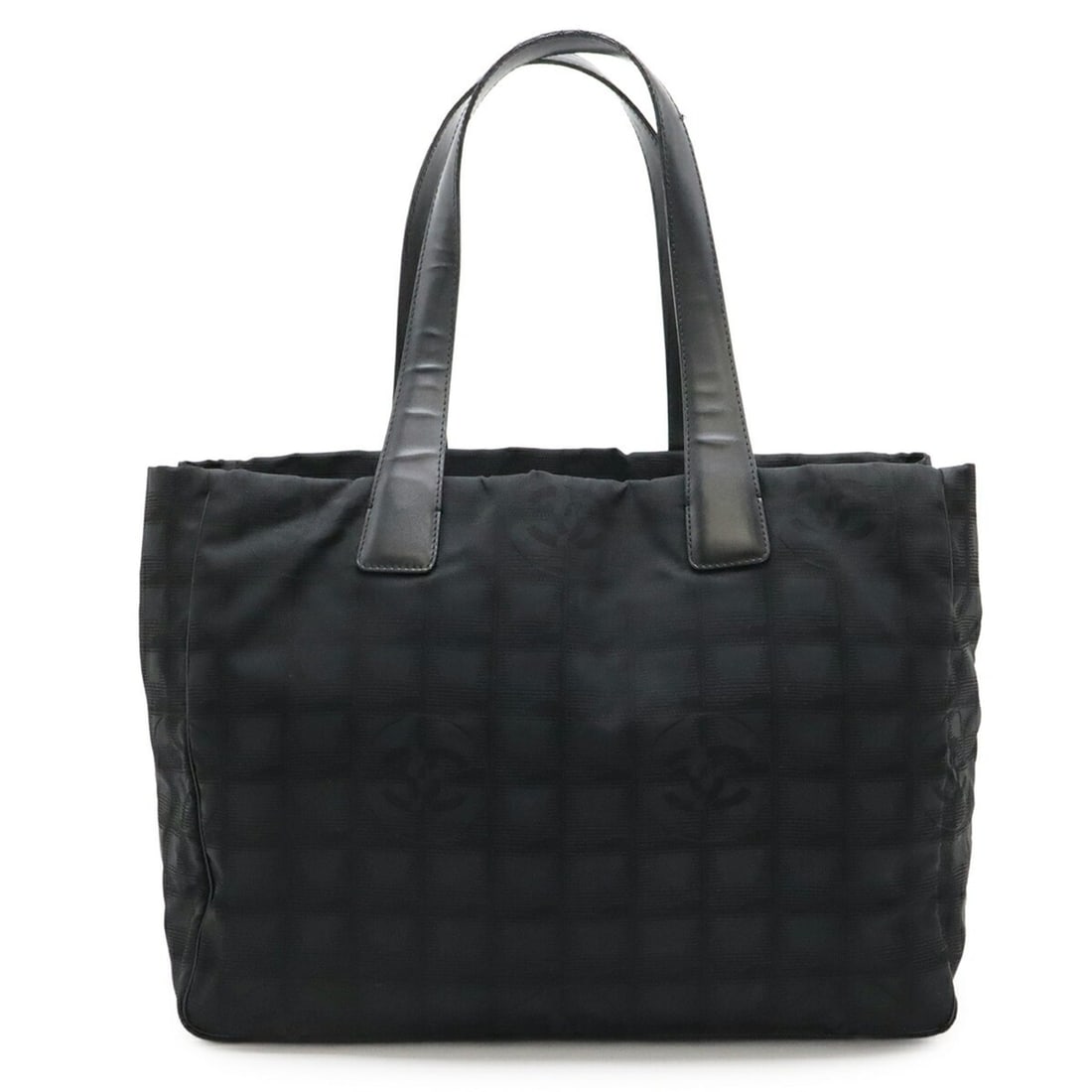 CHANEL New Travel Line Tote MM Bag Shoulder Nylon Jacquard Glitter Black A15991: --- Catalog ---Category: SizeSize (HxWxD): 26cm x 34cm x 15cm / 10.23'' x 13.38'' x 5.9''Category: DesignType: Shoulder bag, Tote bagColor: BlackGender: WomenMaterial: Leather Category: GeneralMPN: A1