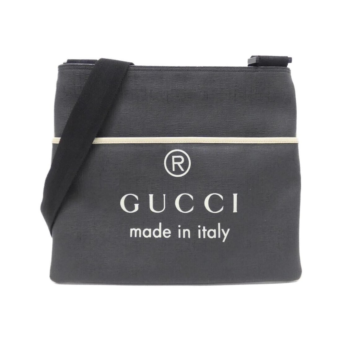 Gucci 162904 Shoulder Bag: --- Catalog ---Category: SizeSize (HxWxD): 29cm x 35cm x 2cm / 11.41'' x 13.77'' x 0.78''Category: DesignType: Shoulder bagColor: Black, WhiteGender: Women,MenMaterial: PVC Category: GeneralBrand: