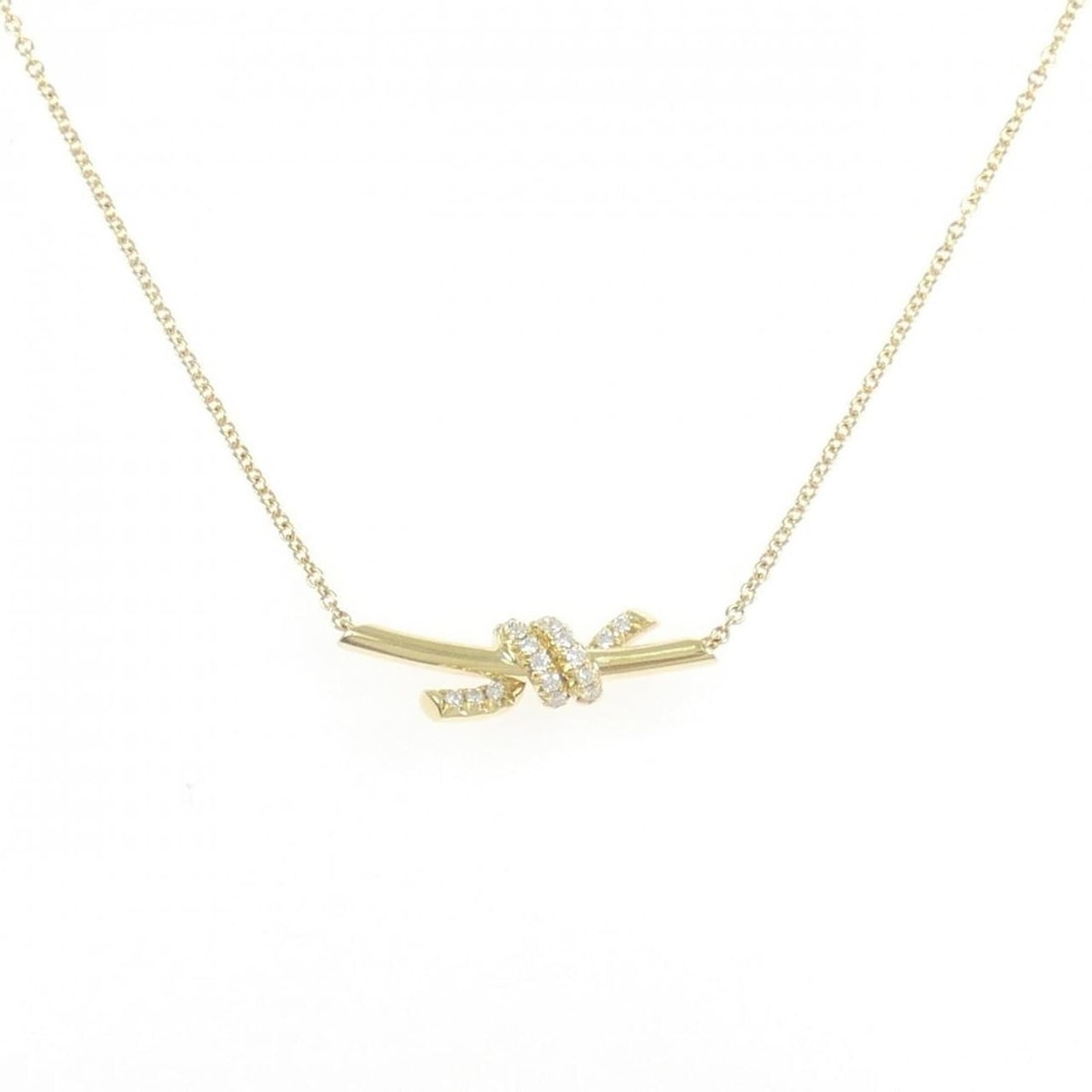 Tiffany Knot Small Necklace: --- Catalog ---Category: SizePendant Size: 8.5mm x 21.4mm / 0.33'' x 0.84''Neck Circumference: 38 cm - 44 cm / 14.96'' - 17.32''Category: DesignColor: Yellow goldStone: DiamondGender: WomenMaterial: Y