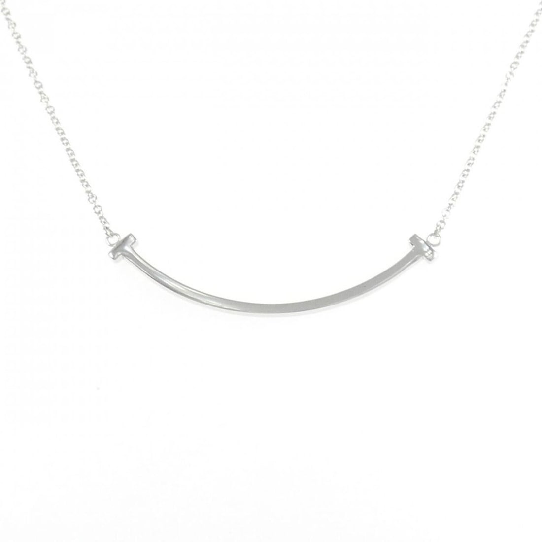 Tiffany T Smile Small Necklace: --- Catalog ---Category: SizePendant Size: 3.6mm x 37.6mm / 0.14'' x 1.48''Neck Circumference: 40 cm - 46 cm / 15.74'' - 18.11''Category: DesignColor: White goldGender: WomenMaterial: White gold