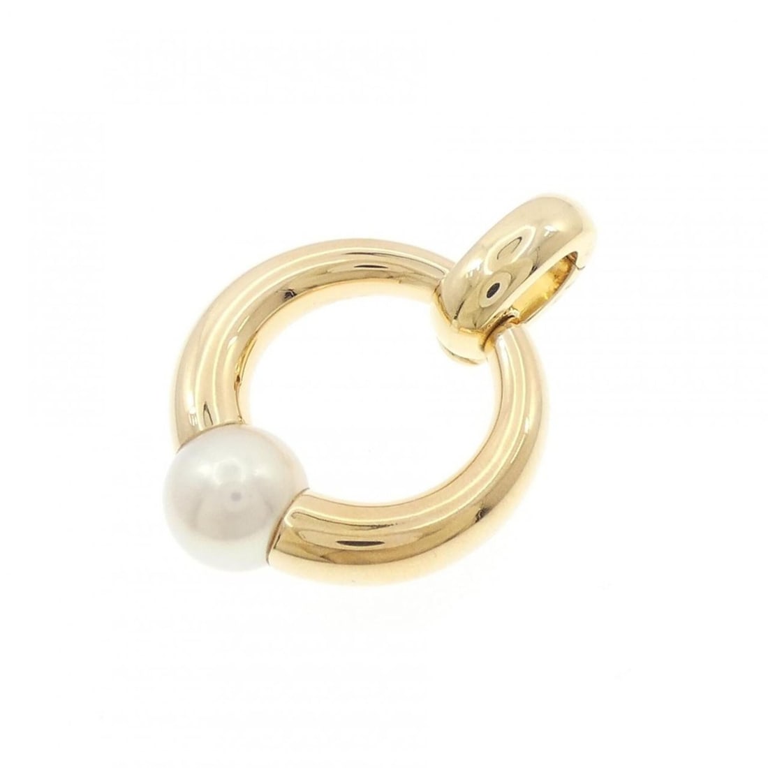 Cartier Perla Pendant: --- Catalog ---Category: SizePendant Size: 31.9mm x 22.4mm / 1.25'' x 0.88''Category: DesignMaterial: Yellow gold (18K)Necklace Type: PendantCategory: GeneralBrand: Cartier--- Item List ---Section: