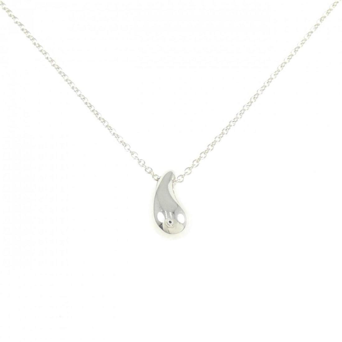 Tiffany & Co. Teardrop Necklace: --- Catalog ---Category: SizePendant Size: 11.9mm x 6mm / 0.46'' x 0.23''Neck Circumference: 41 cm / 16.14''Category: DesignGender: WomenMaterial: Silver 925Pendant Type: PendantNecklace Type: