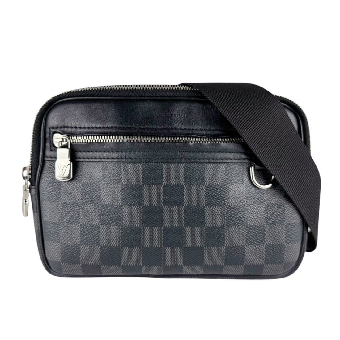 Louis Vuitton LOUIS VUITTON Damier Graphite Scott Messenger Shoulder Bag, Canvas, Black, Men's: --- Catalog ---Category: SizeSize (HxWxD): 16cm x 22cm x 4cm / 6.29'' x 8.66'' x 1.57''Category: DesignType: Shoulder bagColor: Black, Damier GraphiteGender: MenMaterial: Damier Graphite Category: