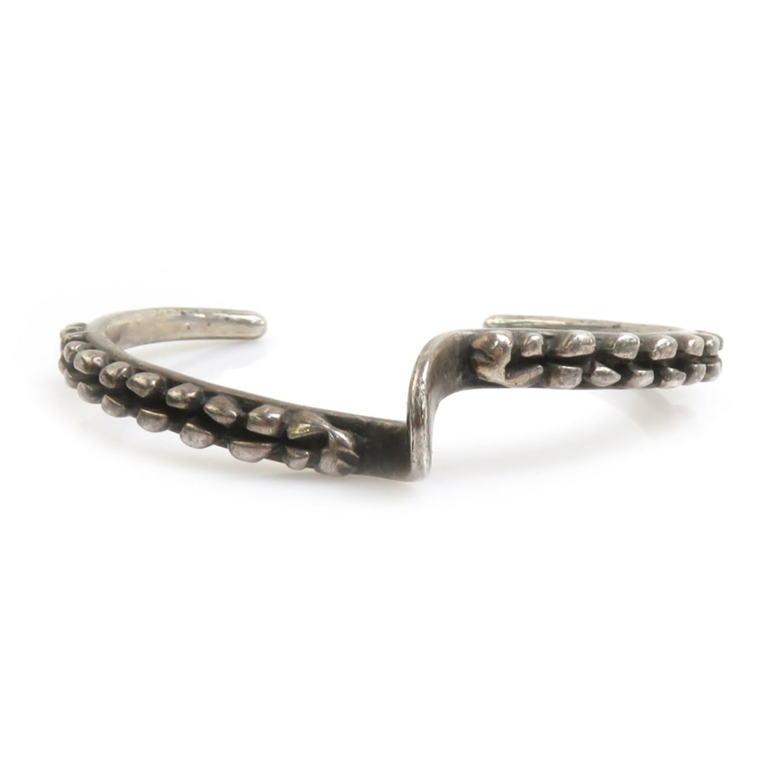 Saint Laurent SAINT LAURENT Bracelet, Metal, Silver, Women's, r11167k: --- Catalog ---Category: SizeLength: 16cm / 6.29''Category: DesignType: BangleColor: SilverGender: WomenMaterial: MetalCategory: GeneralBrand: Saint Laurent--- Item List ---Section: ConditionRanking: