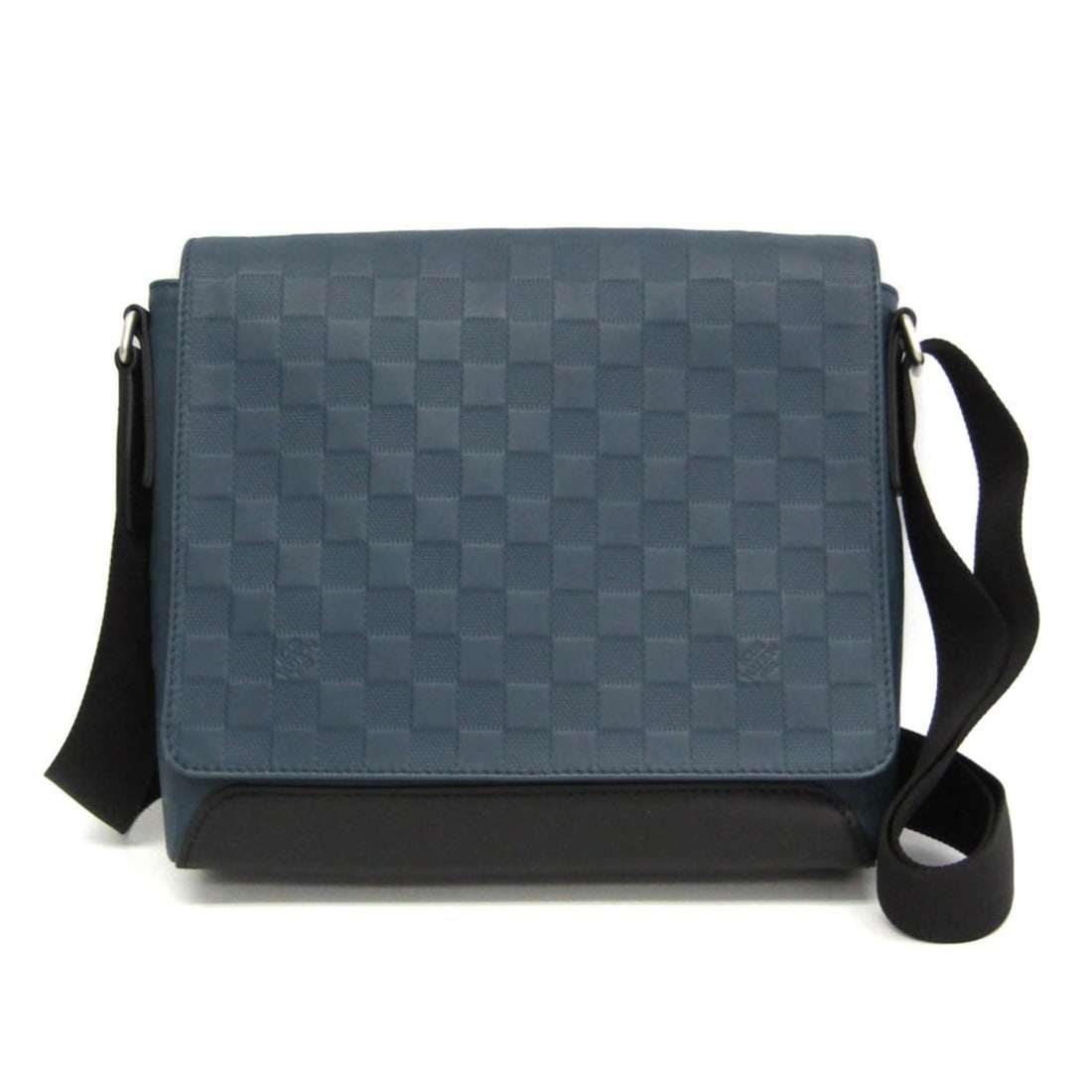 Louis Vuitton Damier Infini District PM N41035 Men's Messenger Bag,Shoulder Bag Blue: --- Catalog ---Category: SizeSize (HxWxD): 24cm x 26cm x 7.5cm / 9.44'' x 10.23'' x 2.95''Strap Length: 76cm - 135cm / 29.92'' - 53.14''Category: DesignType: Messenger bag, Shoulder bagColor: BlueGend