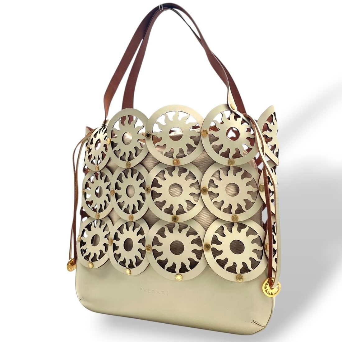 Bulgari BVLGARI Tote Bag Handbag Leather Canvas Tondo Sun Cutout Ivory Off-White Women's S97: --- Catalog ---Category: SizeSize (HxWxD): 40cm x 41cm x 13cm / 15.74'' x 16.14'' x 5.11''Category: DesignType: Handbag, Tote bagColor: Ivory, WhiteGender: WomenMaterial: Leather , Canvas Category: Ge