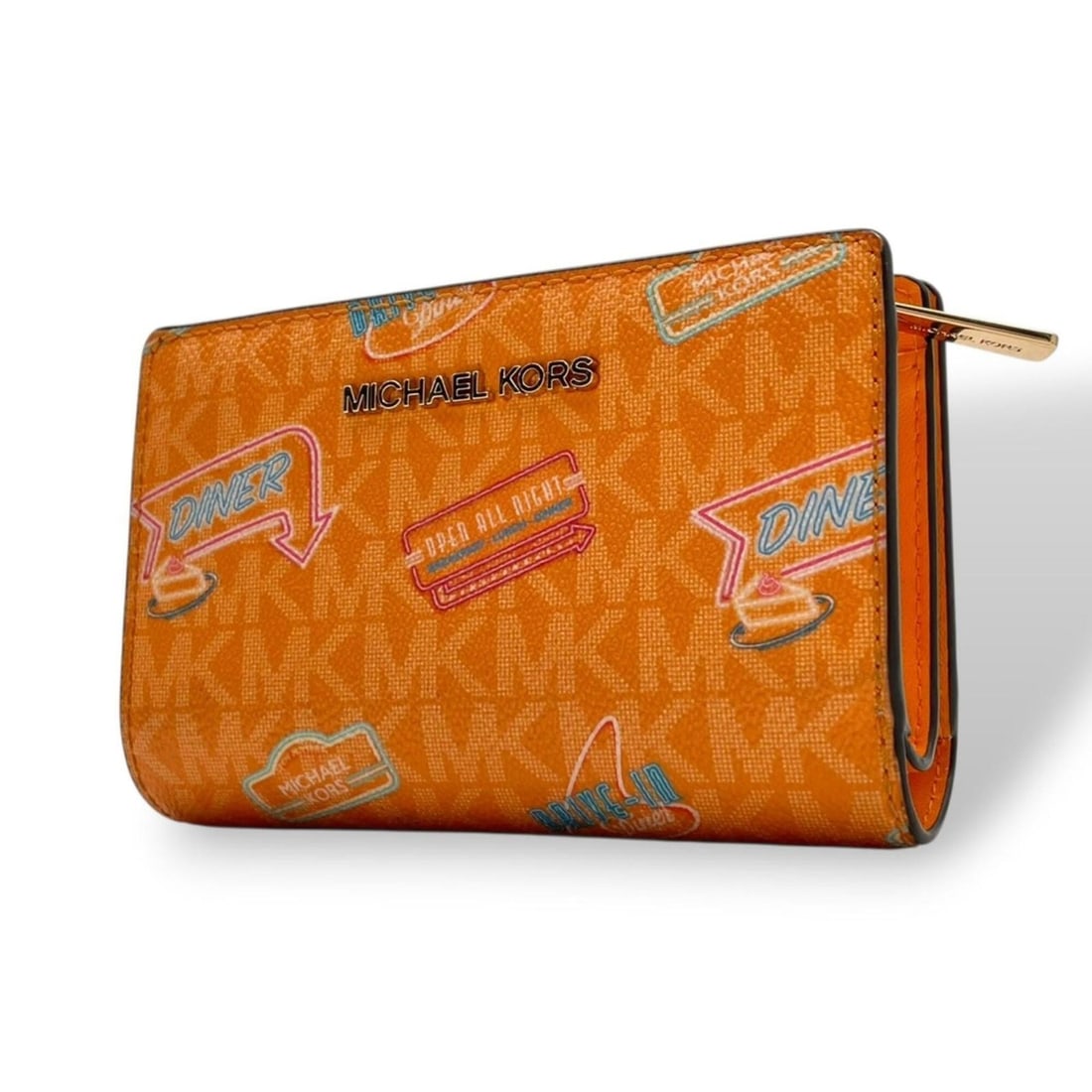 Michael Kors Bi-fold Wallet with L-shaped Zipper, PVC Leather, Orange, MK Signature Diner Neon, Pass: --- Catalog ---Category: SizeSize (HxWxD): 9cm x 13.5cm x 3.5cm / 3.54'' x 5.31'' x 1.37''Category: DesignType: Wallet (bi-fold)Color: Multi-color, OrangeGender: WomenMaterial: PVC , Leather Category: