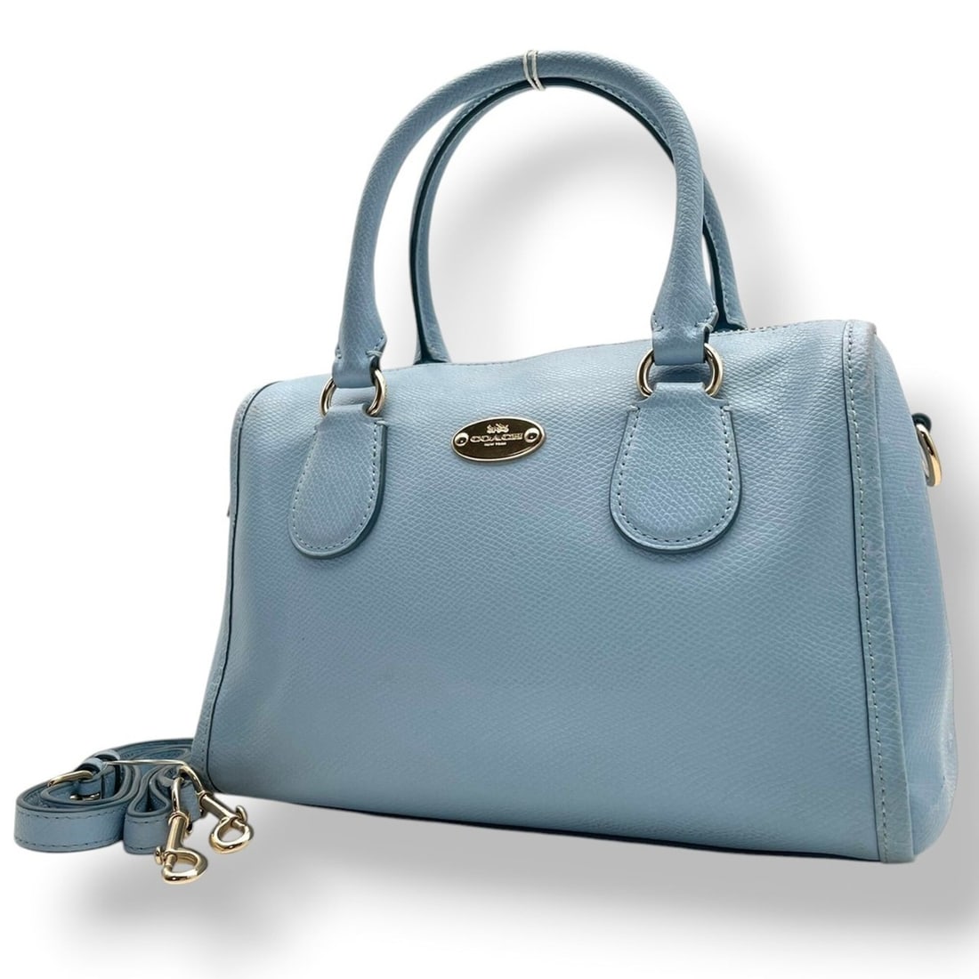 Coach handbag/shoulder bag, leather, gold hardware, mini Boston style, Bennett satchel, women's,: --- Catalog ---Category: SizeSize (HxWxD): 18cm x 25cm x 12cm / 7.08'' x 9.84'' x 4.72''Category: DesignType: Handbag, Shoulder bagColor: Light blueGender: WomenMaterial: Leather Category: GeneralMPN:
