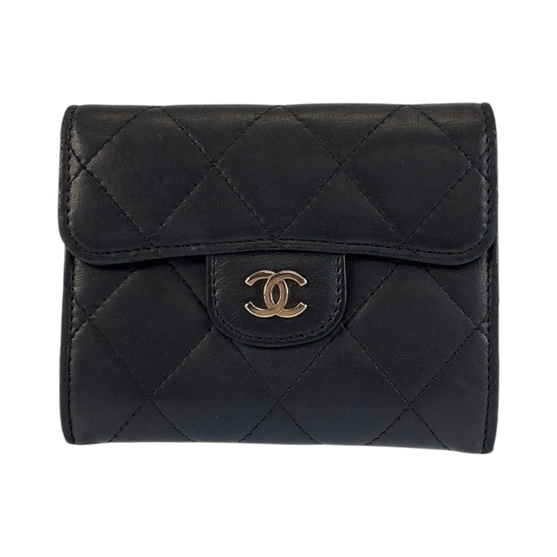 CHANEL Matelassé Black Leather Wallet/Coin Purse with Silver Hardware - Women's: --- Catalog ---Category: SizeSize (HxWxD): 9cm x 11cm x 1.5cm / 3.54'' x 4.33'' x 0.59''Category: DesignType: Coin purse/coin caseColor: BlackGender: WomenMaterial: Leather Category: GeneralBrand: