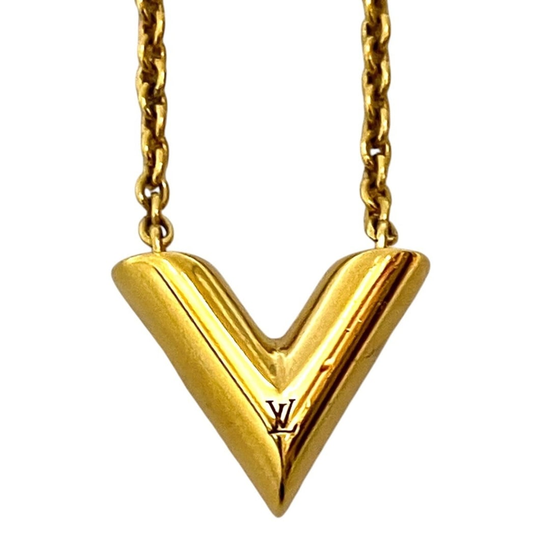 Louis Vuitton Essential V Necklace, Accessory, Total Weight 9.0g, 47cm, Alloy, M61083: --- Catalog ---Category: SizePendant Size: 13mm x 15mm / 0.51'' x 0.59''Neck Circumference: 45 cm / 17.71''Category: DesignGender: Women,MenMaterial: AlloyNecklace Type: NecklaceCategory: GeneralBrand