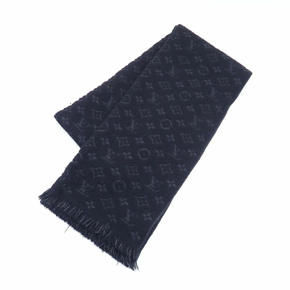 Louis Vuitton Monogram Classic Scarf for Men, Black Wool, M70520: --- Catalog ---Category: SizeSize (LxW): 1.7m x 40cm / 66.92'' x 15.74''Category: DesignType: StoleColor: BlackStyle: ClassicGender: MenMaterial: Wool 100%Category: GeneralLine: MonogramBrand: Louis V