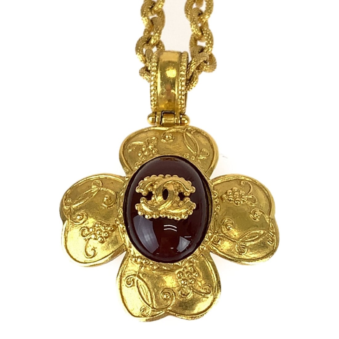 CHANEL Vintage Gripoix Coco Mark Stone Flower Gold Wine Red Plated Necklace Pendant for Women: --- Catalog ---Category: SizePendant Size: 7mm x 5mm / 0.27'' x 0.19''Neck Circumference: 36 cm / 14.17''Category: DesignColor: Gold, Red color, WineGender: WomenPendant Type: PendantNecklace Type: Ne