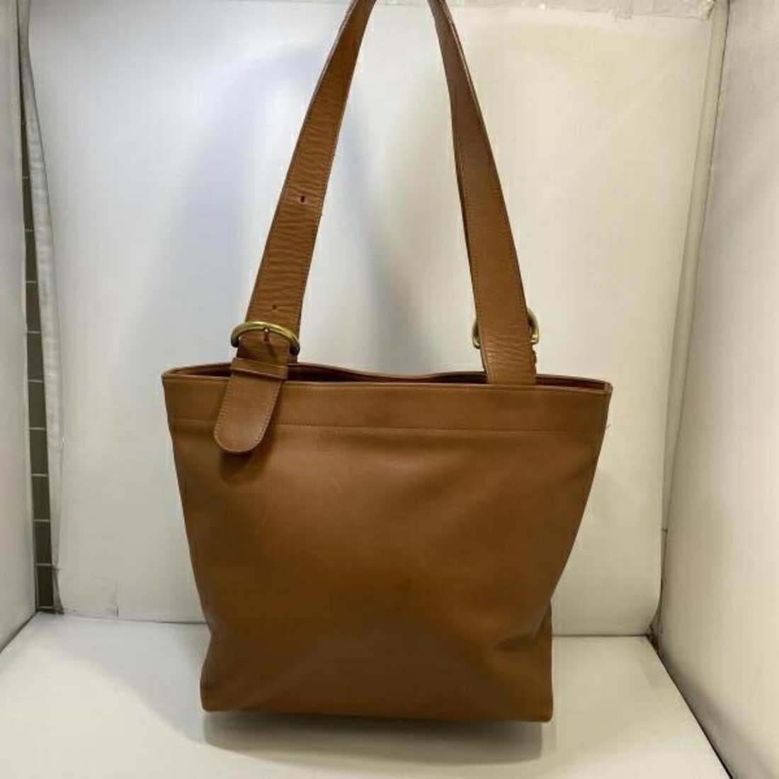COACH Leather Tote Bag, Brown, 4140 R-C: --- Catalog ---Category: SizeSize (HxWxD): 28cm x 28.5cm x 13.5cm / 11.02'' x 11.22'' x 5.31''Category: DesignType: Tote bagColor: BrownGender: WomenMaterial: Leather Category: GeneralBrand: Coach--- 