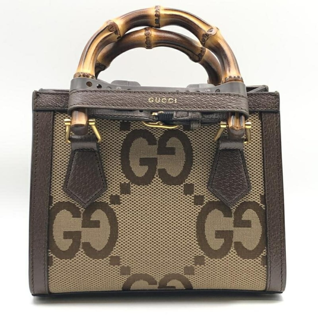 GUCCI Diana Mini Jumbo GG Handbag 655661 Gucci: --- Catalog ---Category: SizeSize (HxWxD): 16.5cm x 19.8cm / 6.49'' x 7.79''Category: DesignType: HandbagColor: BlueGender: WomenMaterial: Leather Category: GeneralBrand: GucciModel: 655661--- Item Li
