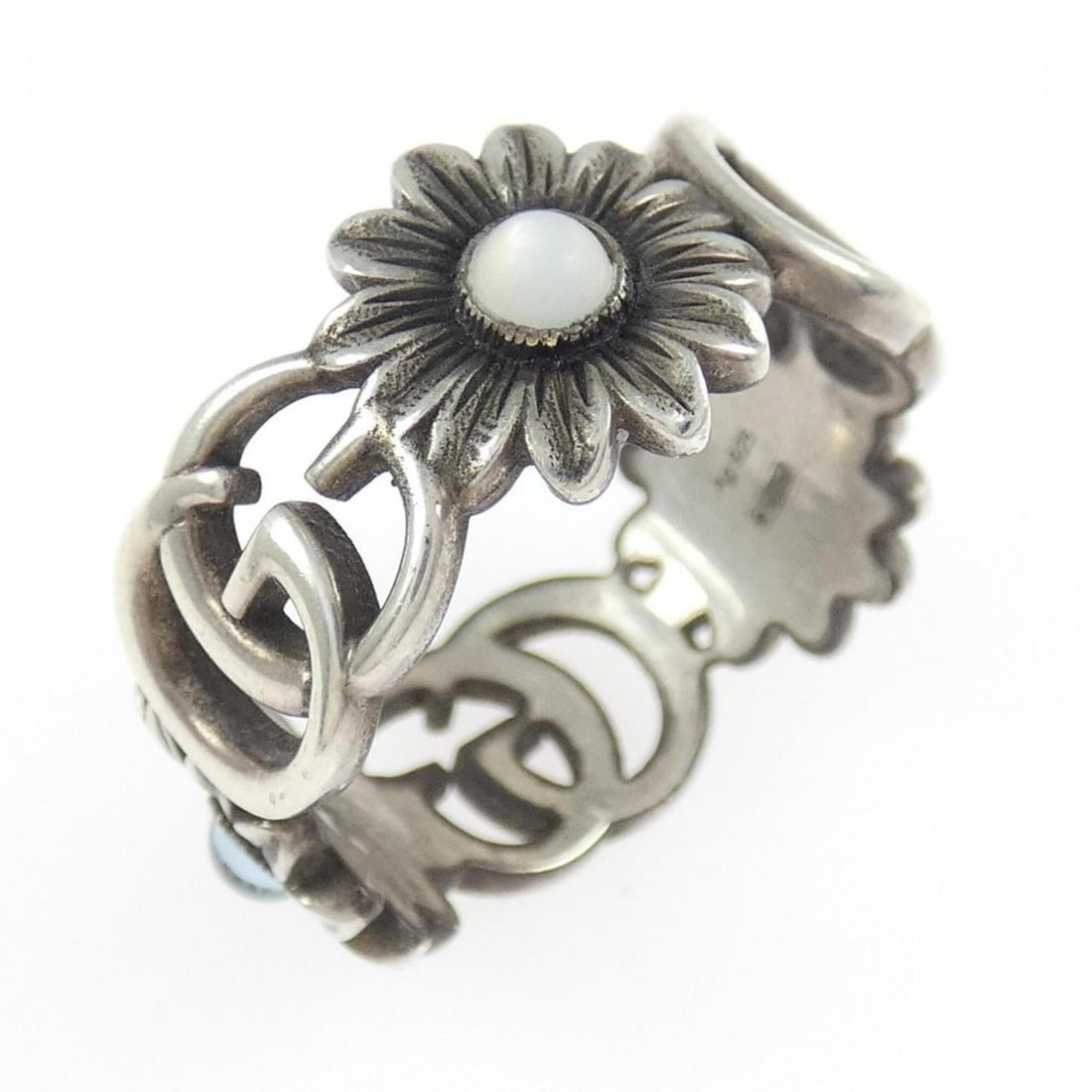 Gucci Double G Flower Ring: --- Catalog ---Category: SizeJP Size: 12US Size: 6.5Category: DesignType: Band ringColor: SilverStone: Mother of pearl, TopazGender: WomenMaterial: Silver 925Category: GeneralMPN: 527394 J8474