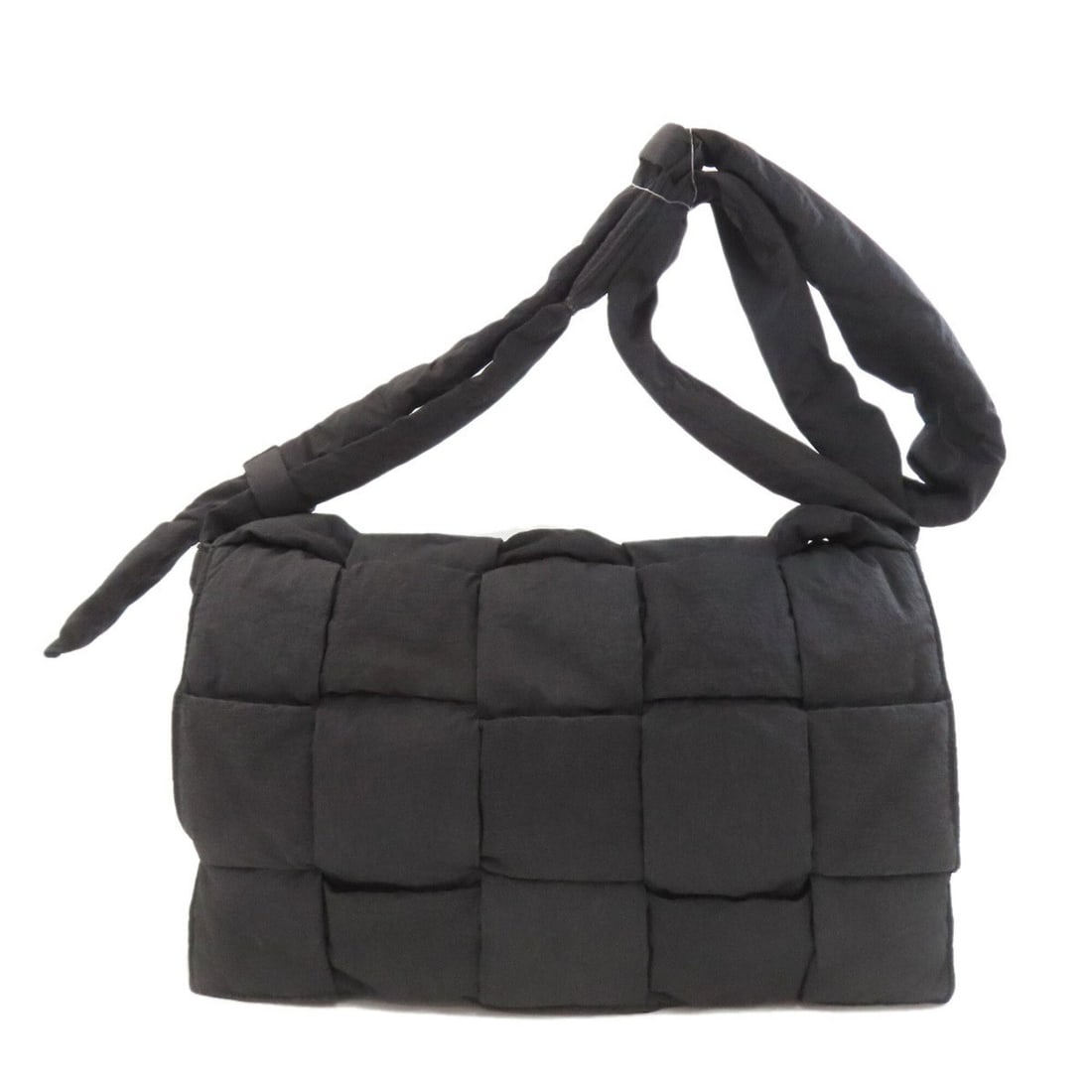 Bottega Veneta Cassette Shoulder Bag, Nylon, Women's.: --- Catalog ---Category: SizeSize (HxWxD): 24cm x 37cm x 7cm / 9.44'' x 14.56'' x 2.75''Category: DesignType: Shoulder bagColor: BlackGender: WomenMaterial: Nylon Category: GeneralBrand: Bottega
