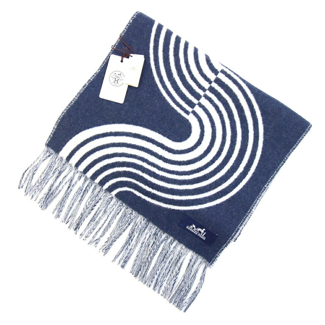 Hermes Scarf Casaque Vague H259133 Navy Ivory 100% Cashmere Stole Shawl Women's Giampaolo Pani: --- Catalog ---Category: SizeSize (LxW): 1.4m x 31cm / 55.11'' x 12.2''Category: DesignType: StoleColor: Ivory, NavyGender: WomenMaterial: Cashmere 100%Category: GeneralBrand: HermesCountry of Origin: