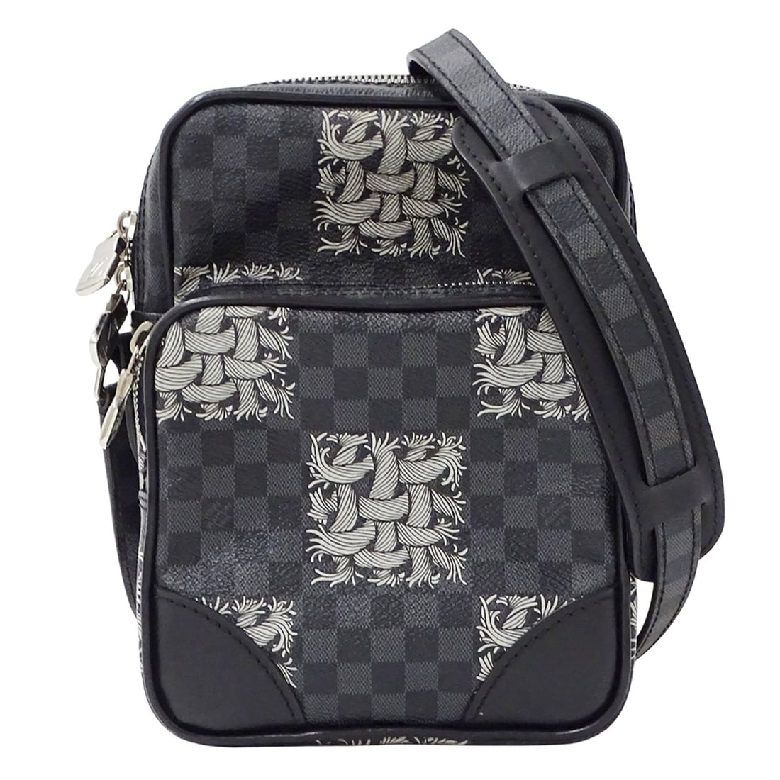 Louis Vuitton Damier Graphite Christopher Nemeth Men's Handbag, Shoulder Bag, Amazon, N48239, Black: --- Catalog ---Category: SizeSize (HxWxD): 21cm x 15cm x 10cm / 8.26'' x 5.9'' x 3.93''Category: DesignType: Handbag, Shoulder bagColor: Black, Damier GraphiteGender: MenMaterial: Damier Graphite , Ca