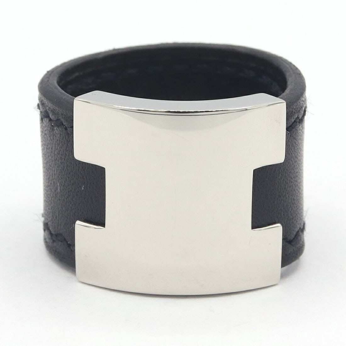 Hermes Ring, Roulie Black Silver Leather Metal Women's HERMES: --- Catalog ---Category: SizeWeight: 3.2g / 0.11oz.JP Size: 11US Size: 6Category: DesignType: Band ringColor: Black, SilverGender: WomenMaterial: Leather, MetalCategory: GeneralBrand: Hermes--- Item L