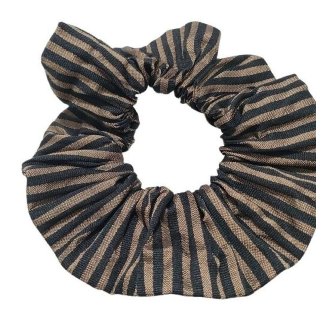 FENDI Pecan Brown Canvas Scrunchie - Women's Striped Hair Accessory: --- Catalog ---Category: SizeSize (LxW): 17cm / 6.69''Category: DesignType: ScrunchieColor: BrownGender: WomenMaterial: CanvasCategory: GeneralBrand: Fendi--- Item List ---Section: ConditionRanking: R