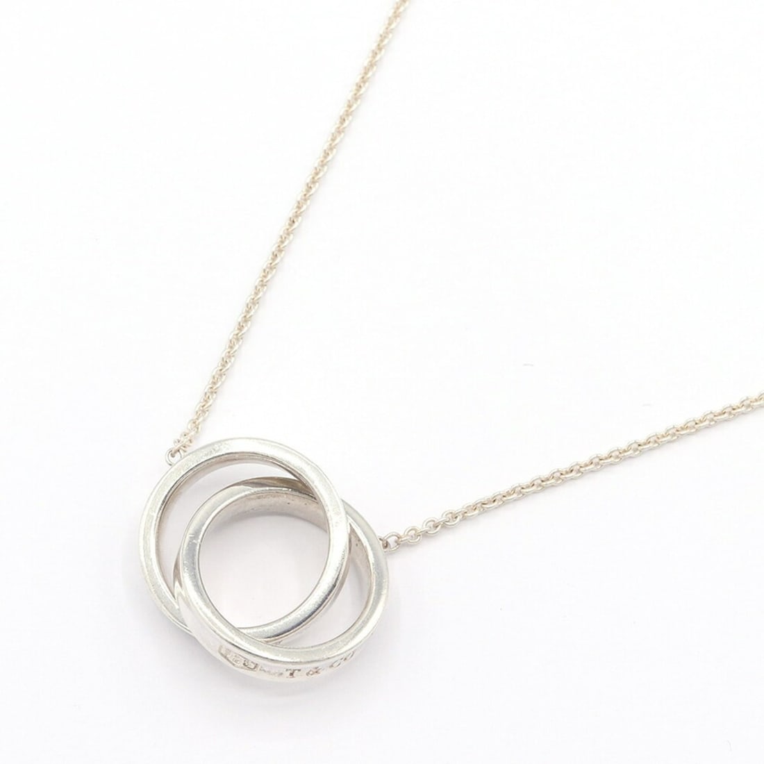 Tiffany & Co. Necklace 1837 Interlocking Circle Pendant SV Sterling Silver 925 Choker for Women: --- Catalog ---Category: SizeWeight: 10.2g / 0.35oz.Diameter: 18mm / 0.7''Neck Circumference: 50.5 cm / 19.88''Category: DesignGender: WomenMaterial: Sterling silver 925Pendant Type: PendantNecklace T
