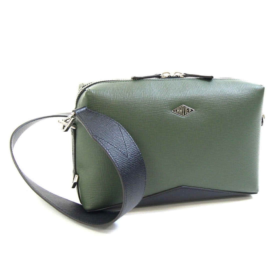 Cartier Shoulder Bag Losange L1002551 Khaki Green Black Calfskin Crossbody Men's: --- Catalog ---Category: SizeSize (HxWxD): 13.5cm x 21.5cm x 6cm / 5.31'' x 8.46'' x 2.36''Strap Length: 107cm - 121cm / 42.12'' - 47.63''Category: DesignType: Shoulder bagColor: Black, Green, KhakiGe