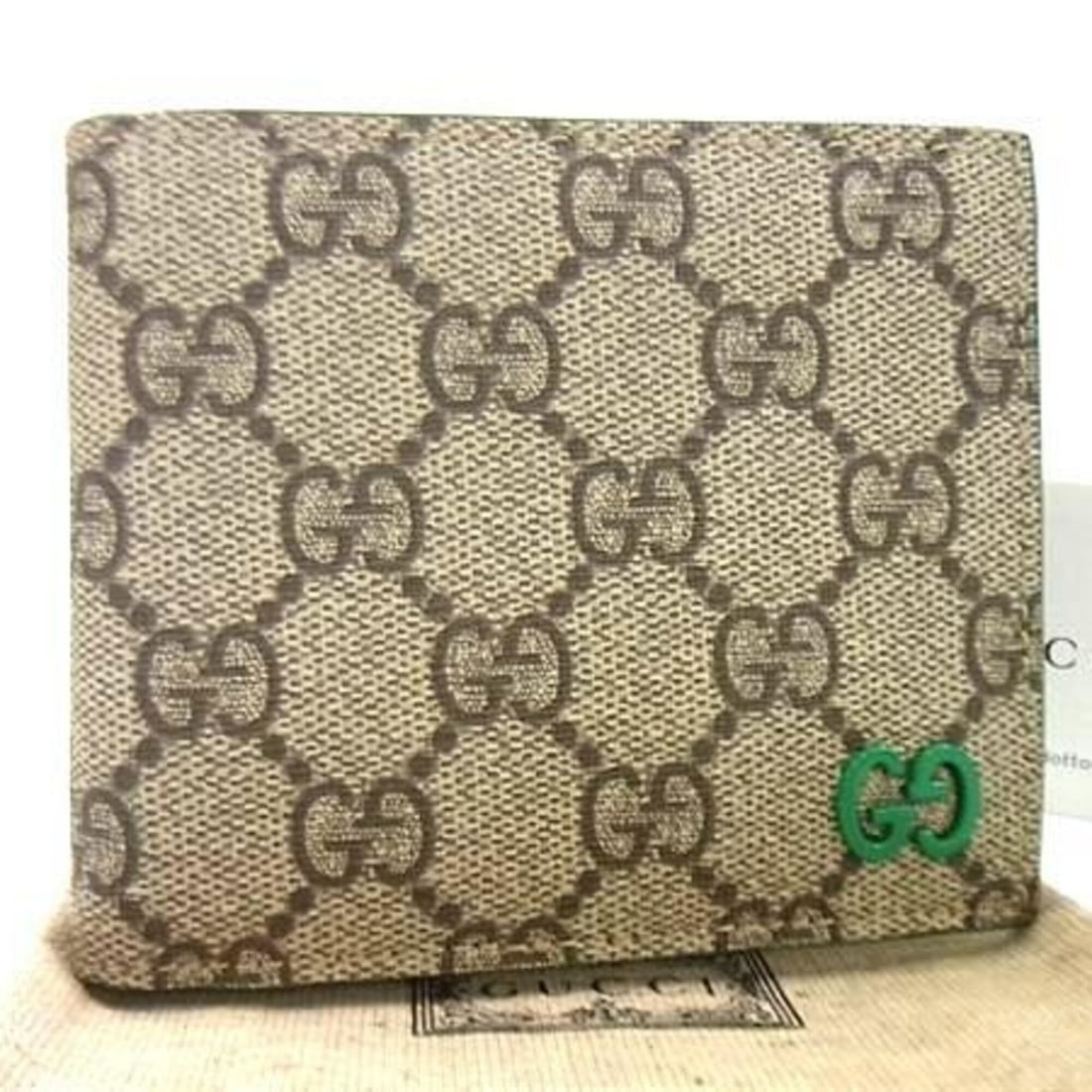 GUCCI GG Supreme Bi-fold Wallet 768243 Brown x Green Leather Men's: --- Catalog ---Category: SizeSize (HxWxD): 9cm x 10.5cm x 1cm / 3.54'' x 4.13'' x 0.39''Category: DesignType: Wallet (bi-fold)Color: Brown, GreenGender: MenMaterial: PVC , Leather Category: GeneralLin