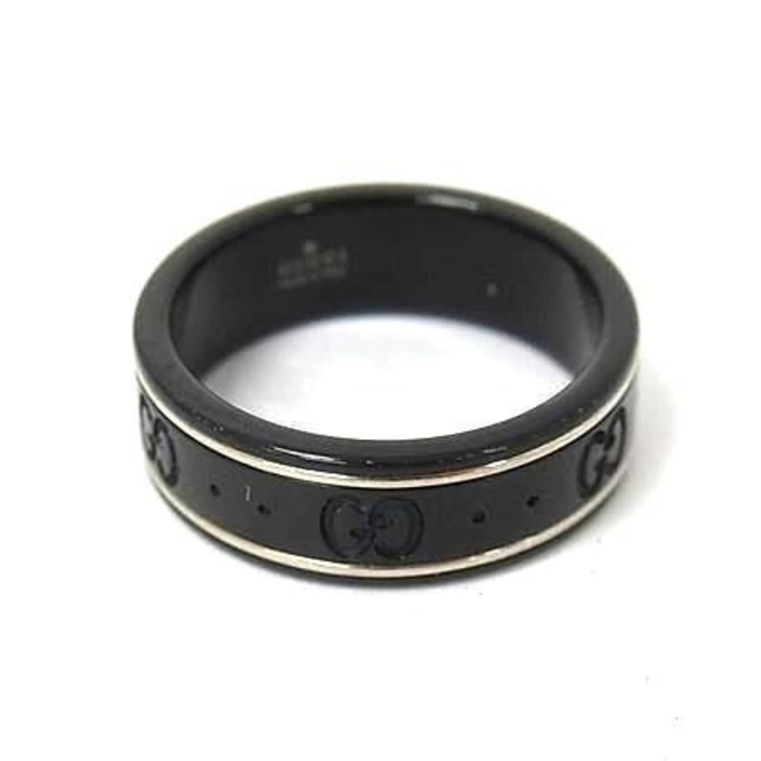 GUCCI Icon Ring, 225985, Black x Silver, Ceramic, K18WG, Men's & Women's.: --- Catalog ---Category: SizeWeight: 2.3g / 0.08oz.JP Size: 18US Size: 9Category: DesignType: Band ringColor: Black, SilverGender: Men,Women,UnisexMaterial: Ceramic, White gold (18K)Category: GeneralB
