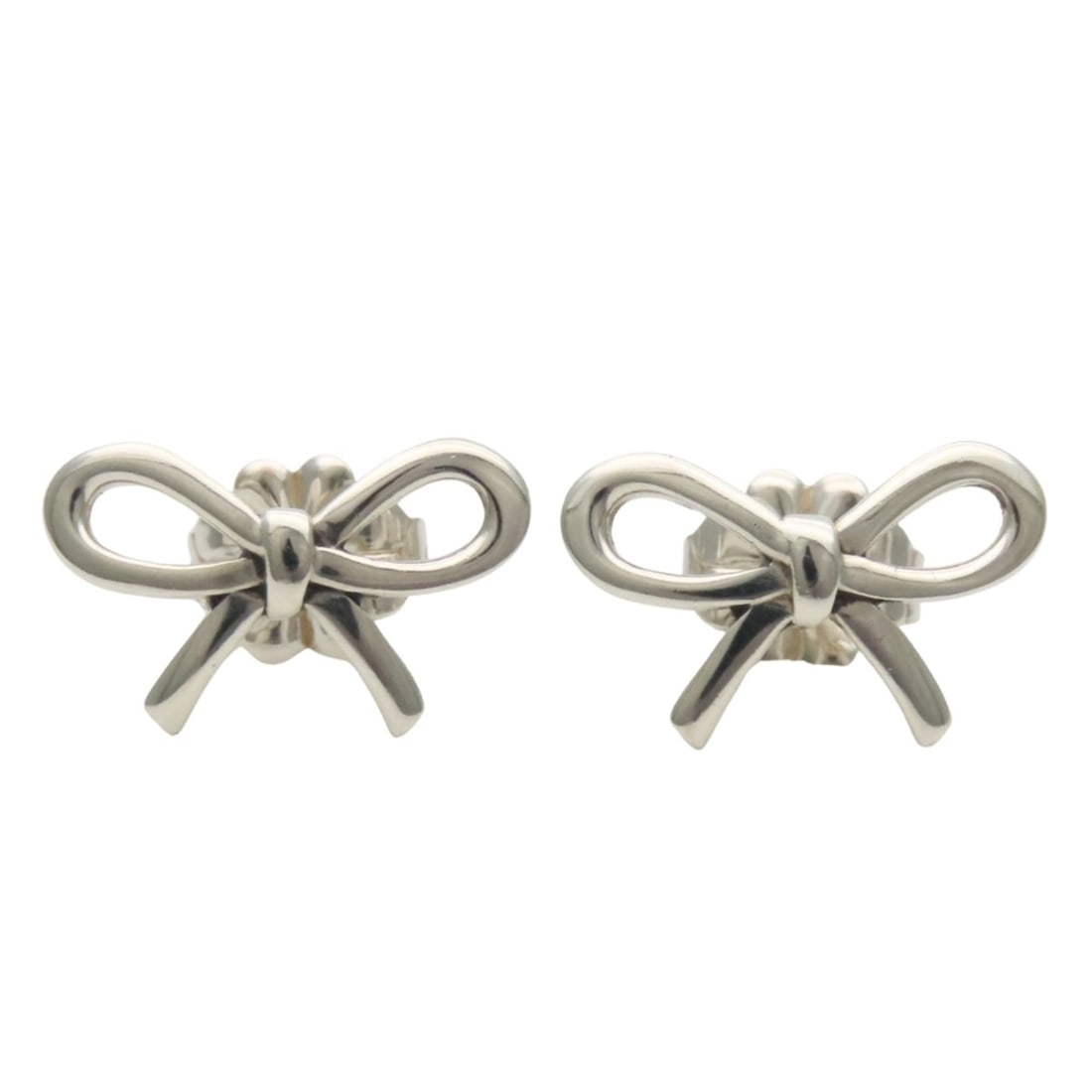Tiffany & Co. Ribbon Bow Earrings, Sterling Silver 925, Women's.: --- Catalog ---Category: SizeSize (HxWxD): 8.60mm x 13.50mm / 0.34'' x 0.53''Category: DesignType: Stud earringsColor: SilverGender: WomenMaterial: Silver 925Category: GeneralBrand: Tiffany--- Item Li