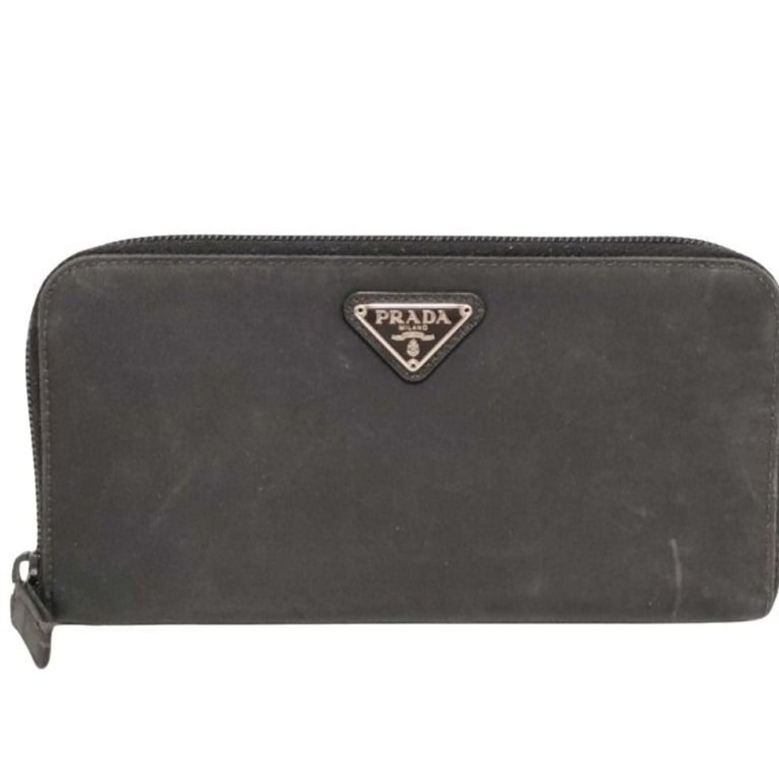 PRADA Triangle Wallet M506 Black Nylon Men's and Women's: --- Catalog ---Category: SizeSize (HxWxD): 10cm x 19cm x 1.8cm / 3.93'' x 7.48'' x 0.7''Category: DesignType: Long wallet (bi-fold)Color: BlackGender: Men,Women,UnisexClosure: ZipperMaterial: Nylon Ca