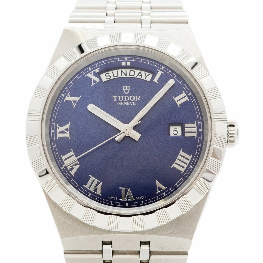 Tudor Royal 28600 Blue Dial Men's Watch: --- Catalog ---Category: SizeWrist Size: 16cm / 6.29''Case Diameter: 41mm / 1.61''Category: DesignType: WristwatchGender: MenColor (Dial): BlueMaterial (Band): Stainless steelCategory: GeneralMPN: 286