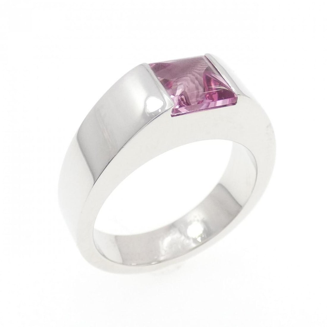 Cartier Tank Ring: --- Catalog ---Category: SizeUS Size: 5Brand Size: 49Category: DesignType: Band ringColor: White goldStone: TourmalineGender: WomenMaterial: White gold (18K)Category: GeneralBrand: Cartier--- Item Lis