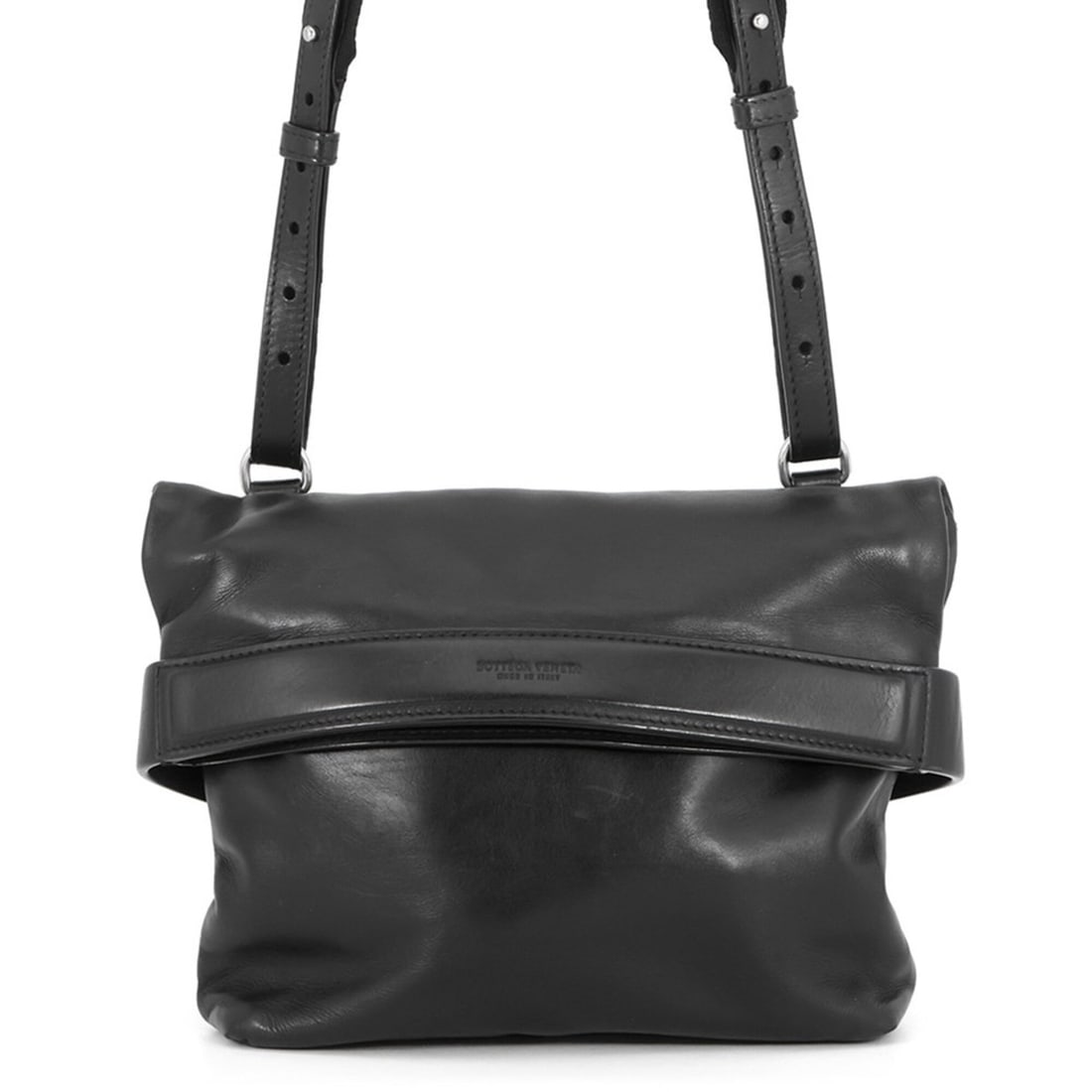 Bottega Veneta shoulder bag, leather, 573615, black. handbag.: --- Catalog ---Category: SizeSize (HxWxD): 18cm x 24cm x 5.5cm / 7.08'' x 9.44'' x 2.16''Category: DesignType: Shoulder bagColor: BlackGender: Men,WomenMaterial: Leather Category: GeneralBrand: Botteg