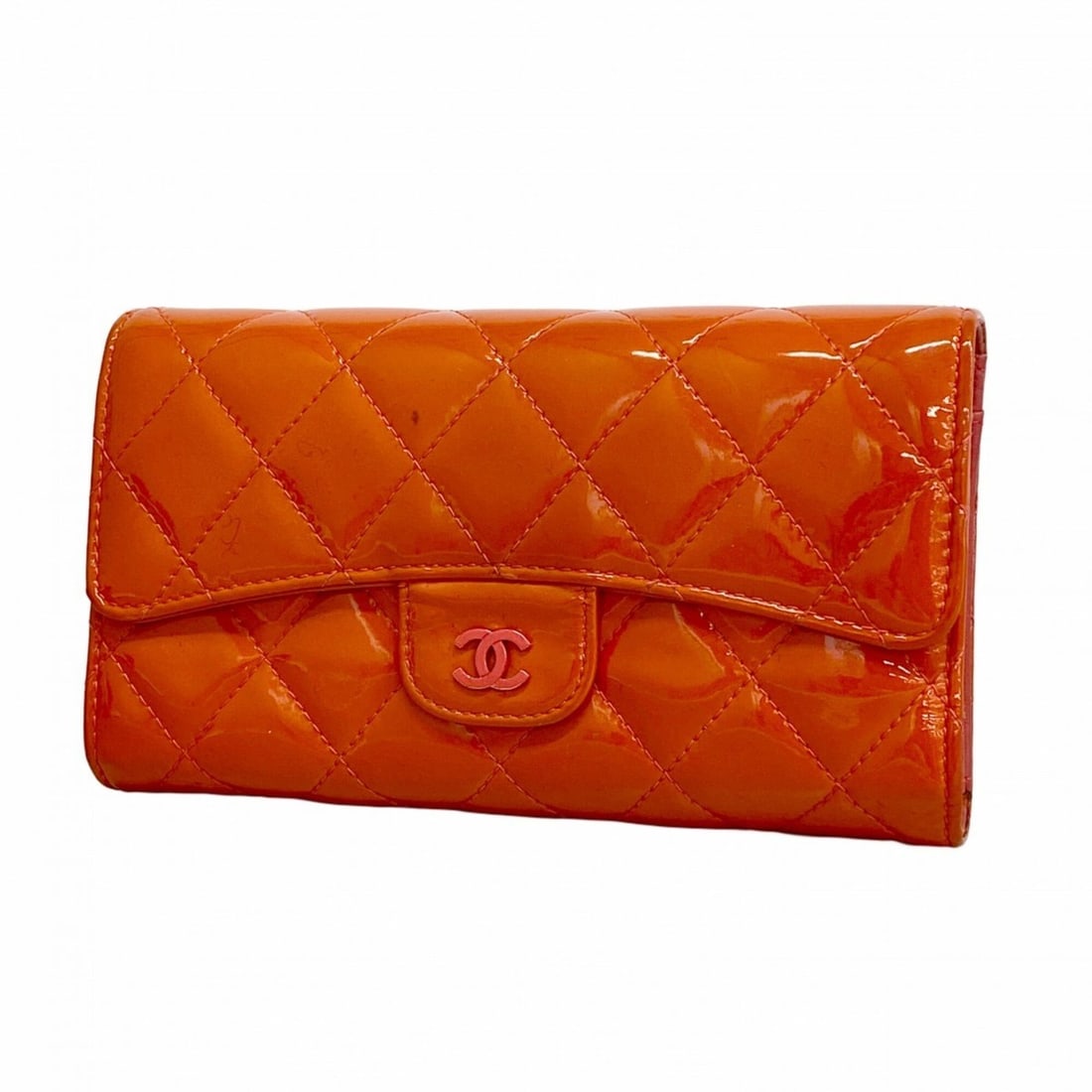 Chanel long wallet, Matelassé, patent leather, orange, women's.: --- Catalog ---Category: SizeSize (HxWxD): 10.5cm x 18cm x 3.5cm / 4.13'' x 7.08'' x 1.37''Category: DesignType: Long wallet (bi-fold)Color: OrangeGender: WomenMaterial: Patent leather Category: Gener