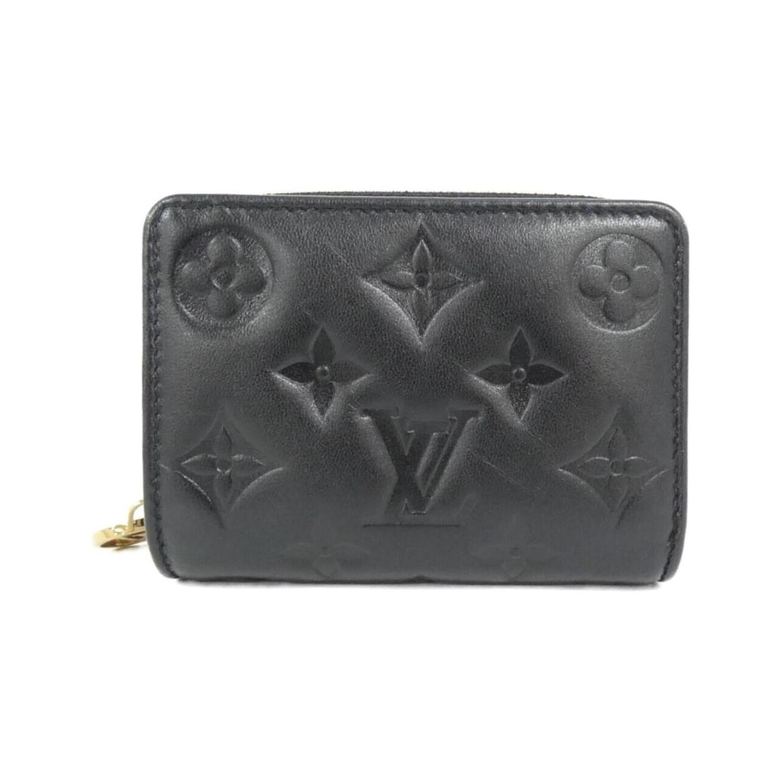 Louis Vuitton Coussin Portefeuille Lou M81599 Wallet: --- Catalog ---Category: SizeSize (HxWxD): 9cm x 11cm x 3cm / 3.54'' x 4.33'' x 1.18''Category: DesignType: Wallet (bi-fold)Color: BlackGender: WomenMaterial: Leather Leather/Fur Type: