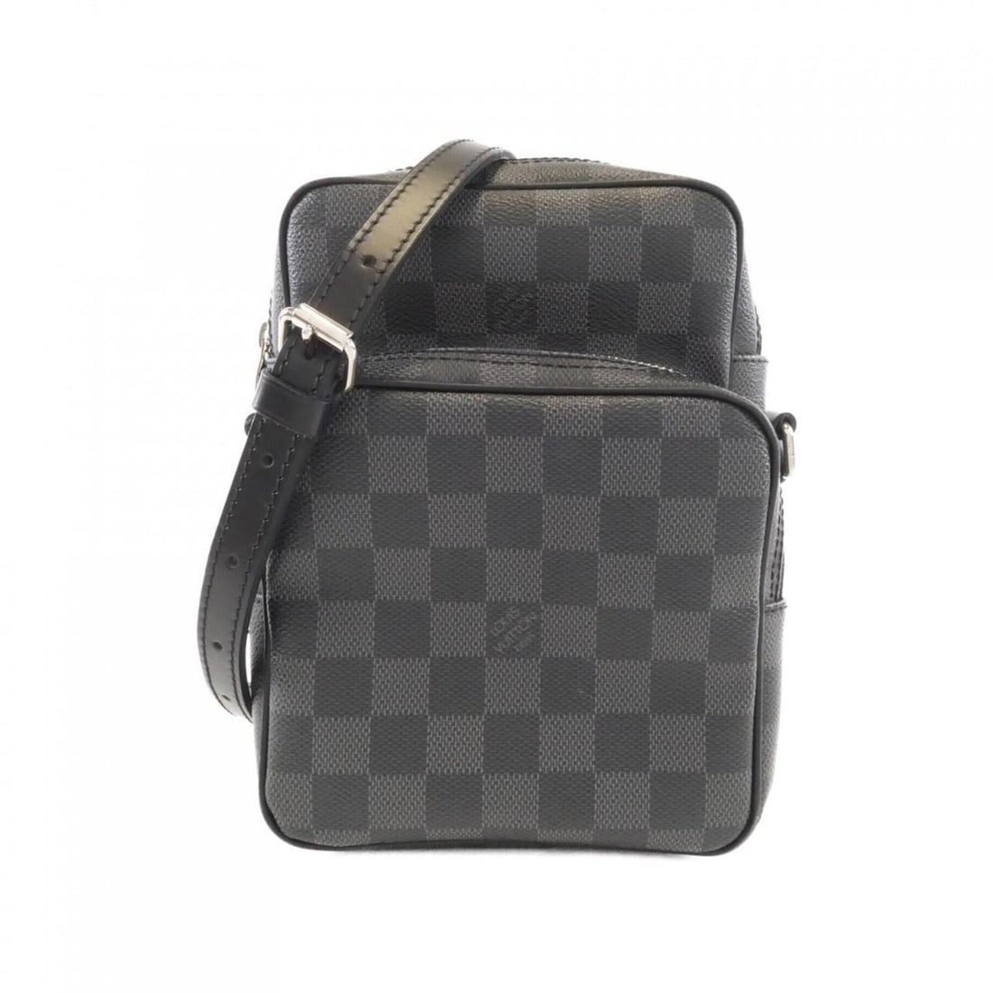 Louis Vuitton Damier Graphite Rem N41446 Shoulder Bag: --- Catalog ---Category: SizeSize (HxWxD): 22cm x 15cm x 10cm / 8.66'' x 5.9'' x 3.93''Category: DesignType: Shoulder bagColor: GraphiteGender: MenMaterial: Coated canvas Hardware Color: SilverCategor