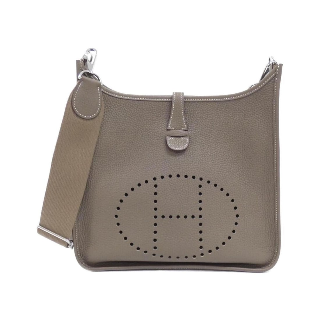 Hermes Evelyne 3 PM 056277CK Shoulder Bag: --- Catalog ---Category: SizeSize (HxWxD): 29cm x 28cm x 8cm / 11.41'' x 11.02'' x 3.14''Category: DesignType: Shoulder bagColor: Etoupe grayGender: WomenMaterial: Taurillon clemence leather Hardware 