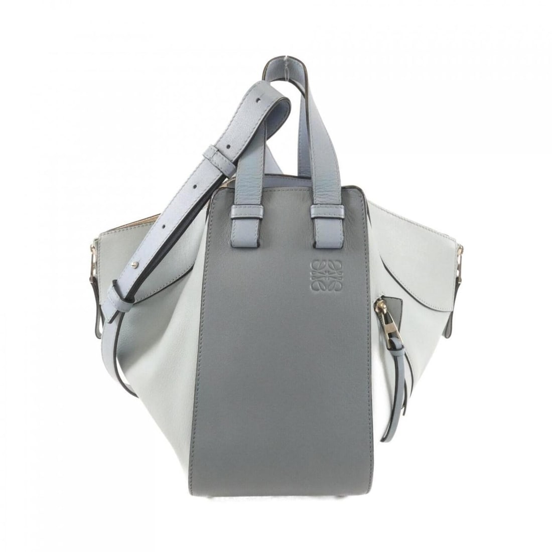 Loewe Hammock Small 387 30TS35 Shoulder Bag: --- Catalog ---Category: SizeSize (HxWxD): 24cm x 33cm x 28cm / 9.44'' x 12.99'' x 11.02''Category: DesignType: Shoulder bagColor: Stone blueGender: WomenMaterial: Leather Hardware Color: SilverLeathe